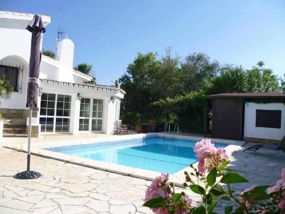 11647 - Private Cosy Villa In Marbella Area